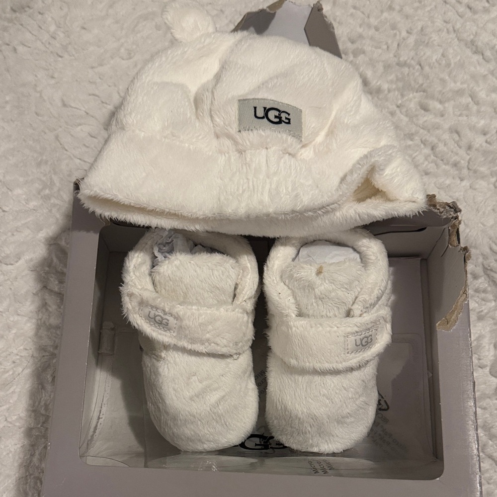 UGG Cream Baby Bixbee Booties and Hat Set